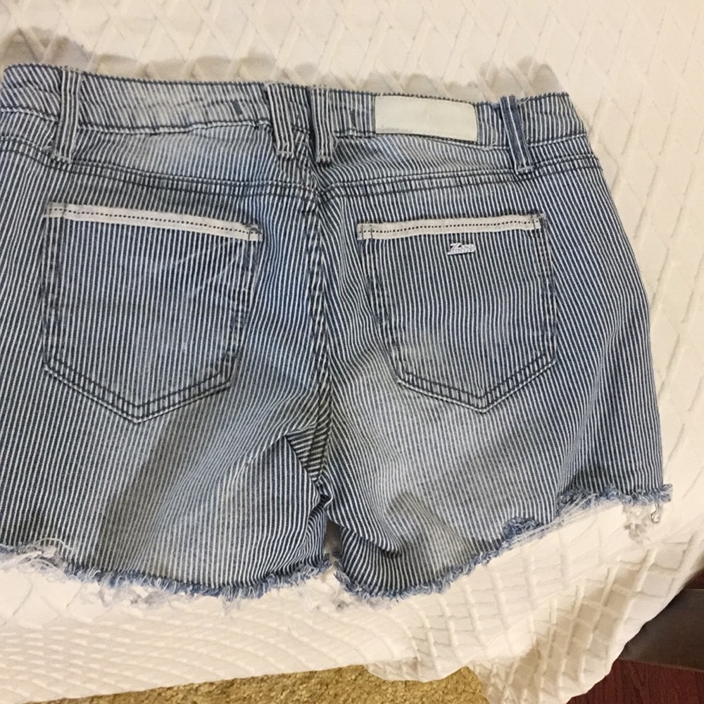 Xcode Jean strip shorts - Picture 3 of 4